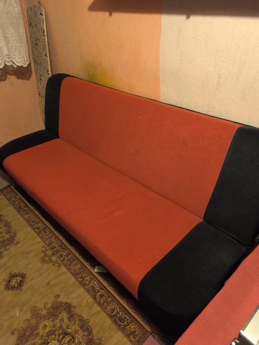 Meblościanka z szafą witryną+wersalka