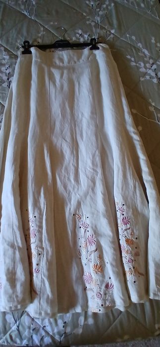 Saias em linho e conjunto de saia e corpete  preto