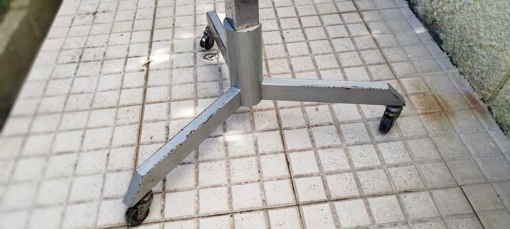 Coluna de Estudio antiga para 2 máquinas fotográficas.