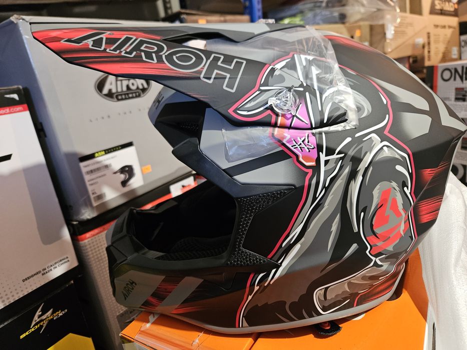 Мотошолом Airoh, Alpinestars, Oneal  мотоботи кросс ендуро, мотоперчатки, моточерепаха