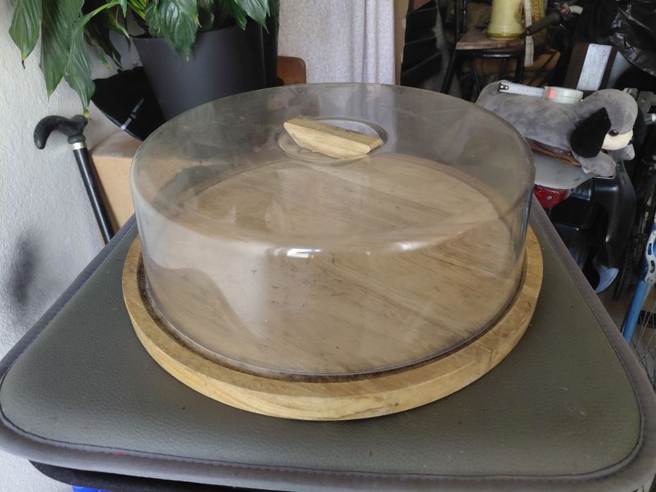 Tabuleiro antigo em bom estado geral para colocação de pão