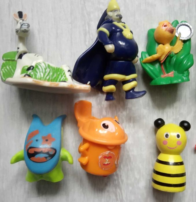 Игрушки Киндер сюрприза, цена за 17 штук