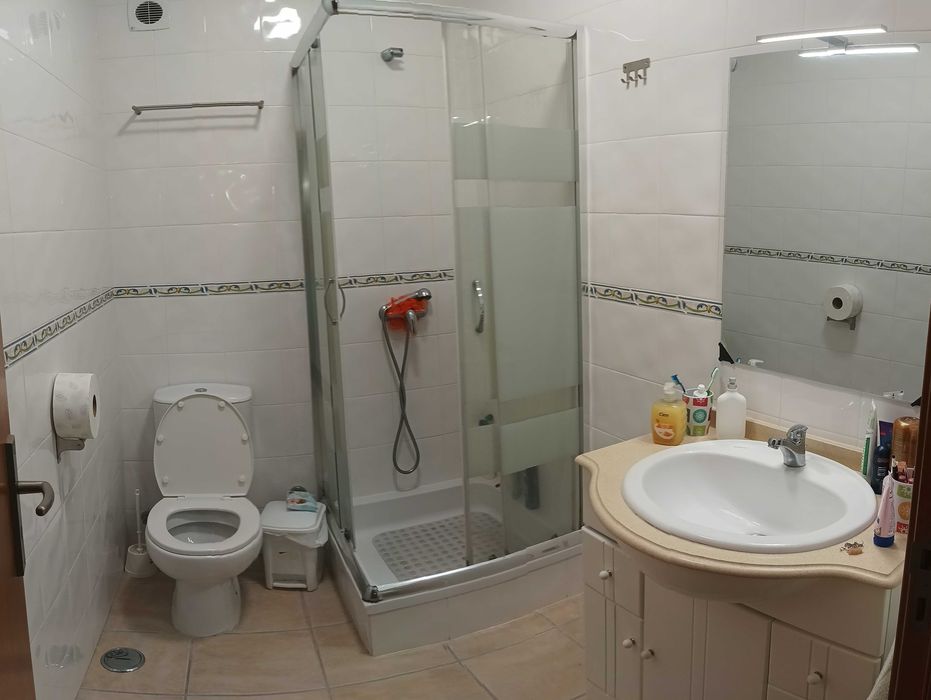 Vendo excelente moradia T4 a 5 minutos do centro da Lourinhã.