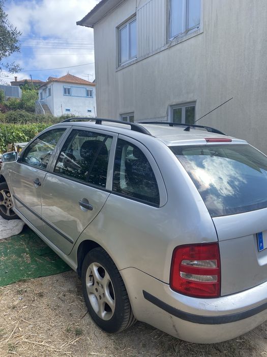 Skoda Fabia Break 1.4 gasolina • Económica • Inspeção até 07/2027