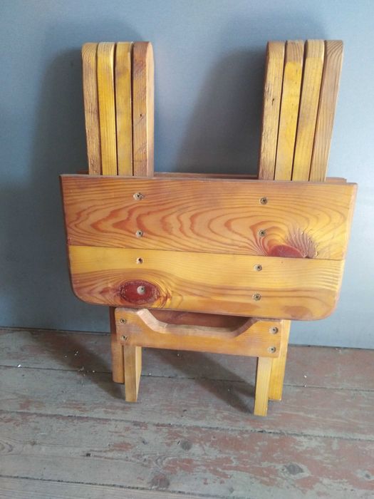 Стіл розкладний зі стільчиками