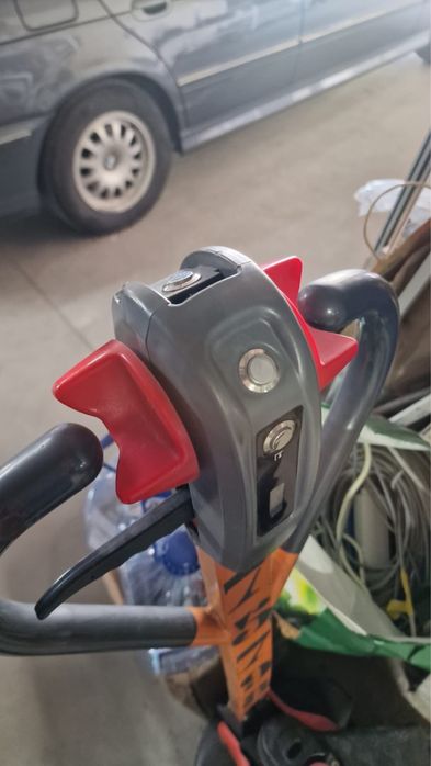 Porta-Paletes Elétrico LINDE MT12 – 1.200 kg – Dezembro 2020