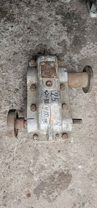 Редуктор ц2у100-25 цилиндрический мото