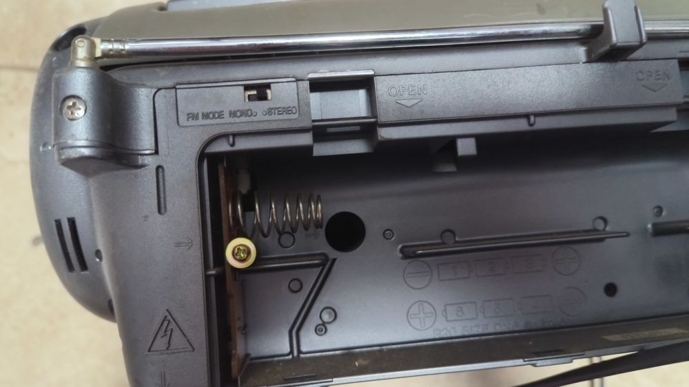 Radiomagnetofon z CD Sony CFDV7