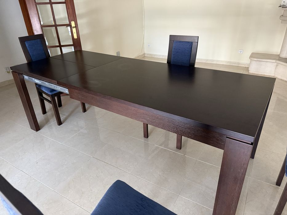 Mesa extensivel com cadeiras