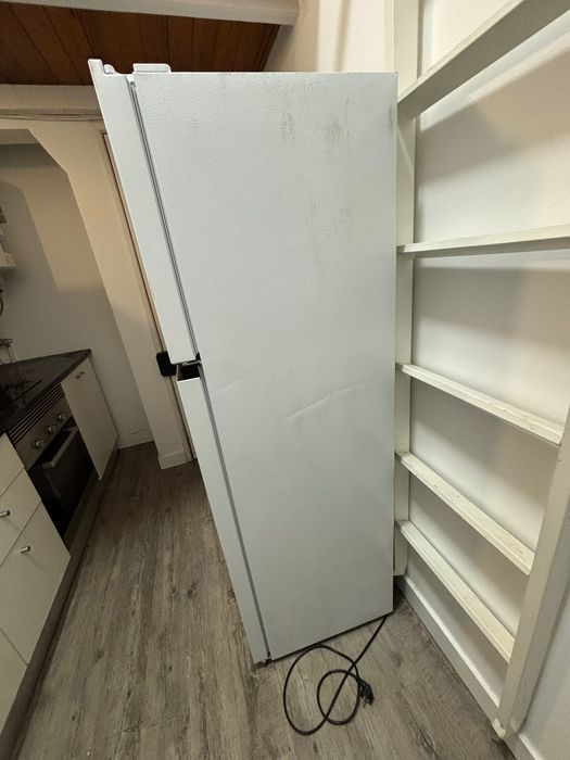 Frigorífico branco BECKEN no Frost usado 1 ano