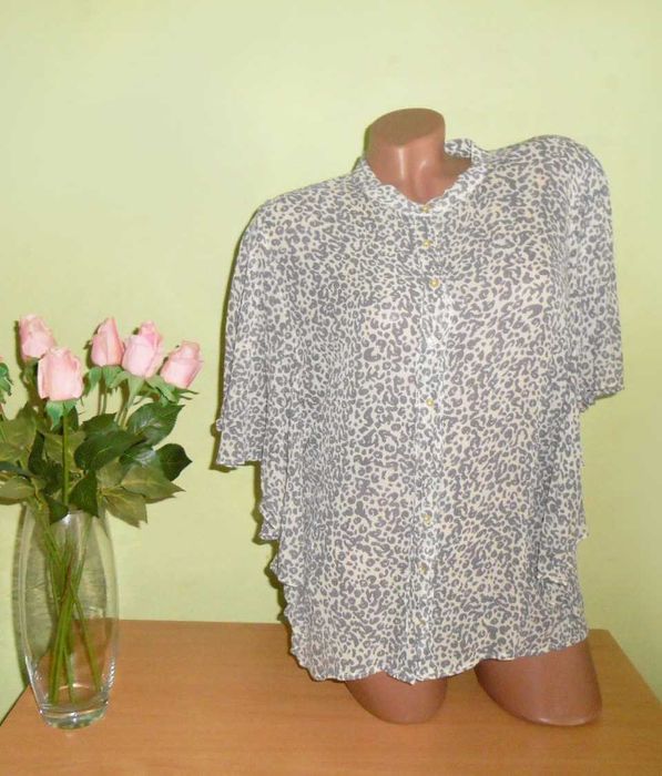 блузка цікавого кроя 48 размер