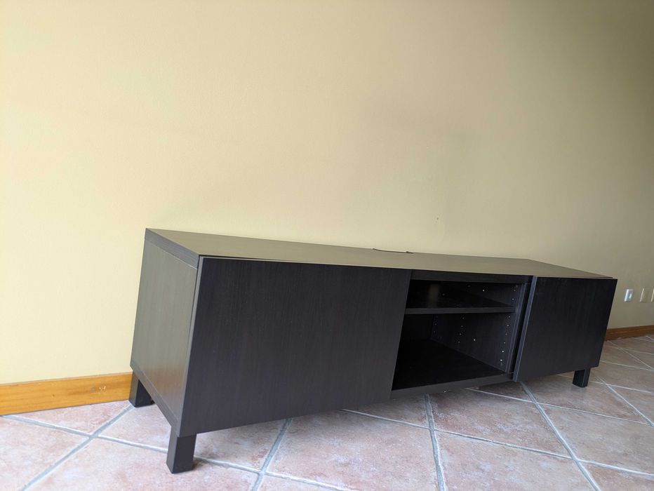 Móvel de televisão, mesa de centro e secretária