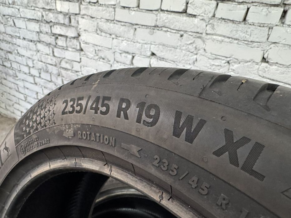 Майже нові всесезонні шини CONTINENTAL 235/45 R19