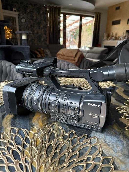 Kamera Sony Handycam HDR-AX2000 z torbą i akcesoriami. Częstochowa ...