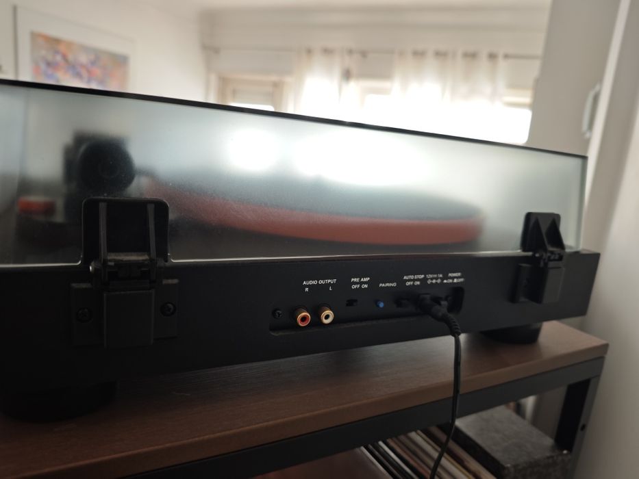 Gira-Discos JBL praticamente novo com muito pouco uso