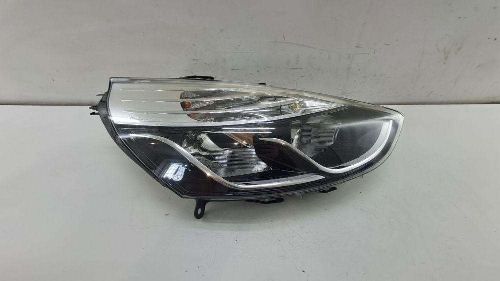 Фара правая Renault Clio IV 2013 260102796R