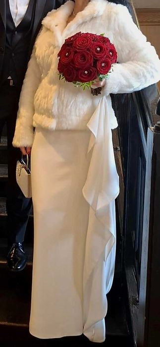 Suknia ślubna ze zdobieniem