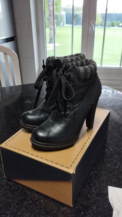Botins pretos. Tamanho 36