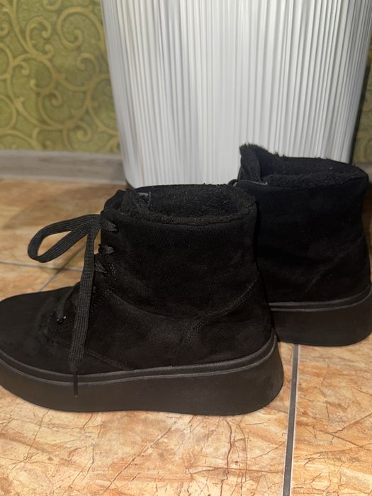 Ботінки-угги на шнурівці