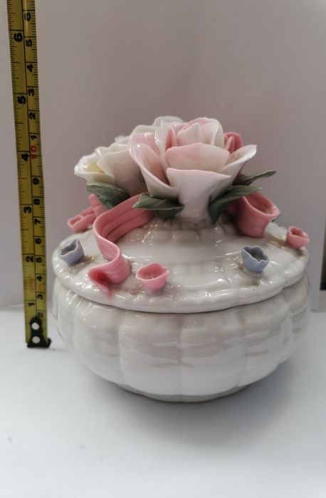 Puzderko, bombonierka, porcelana