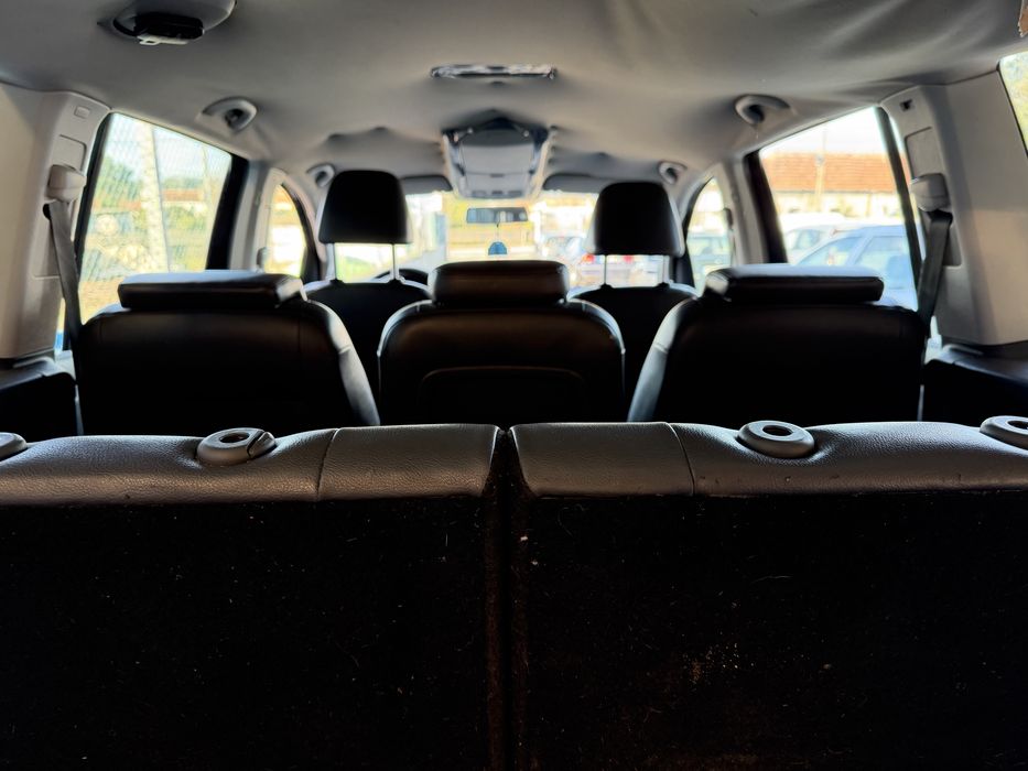 VW Touran 1.6TDi Trendline 105CV Caixa Automática 7 V