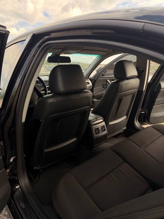 BMW E90 рестайлинг 2010 рік в гарному стані