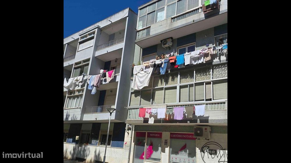 Apartamento T3 centro Corroios com inquilino