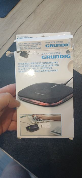 Ładowarka indukcyjna Grundig