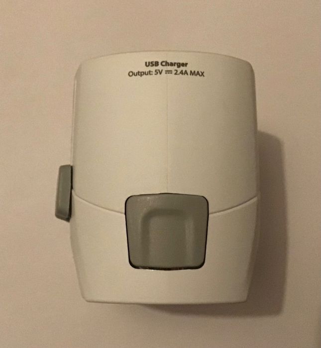 Adaptador universal eur + mundo + usb