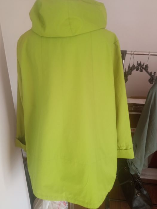 Вітровка  жіноча фабрічна.