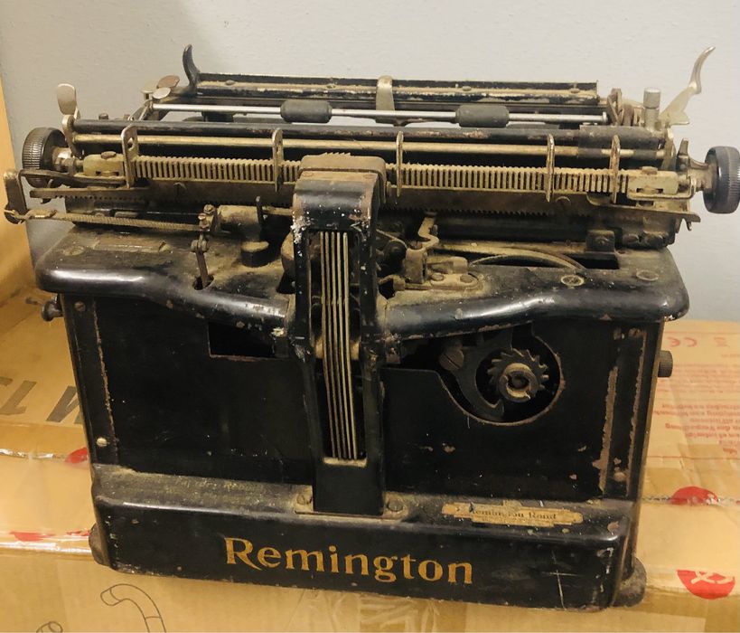Máquina de escrever Remington, modelo 16