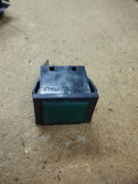 Lote de indicadores luminosos verdes e vermelhos