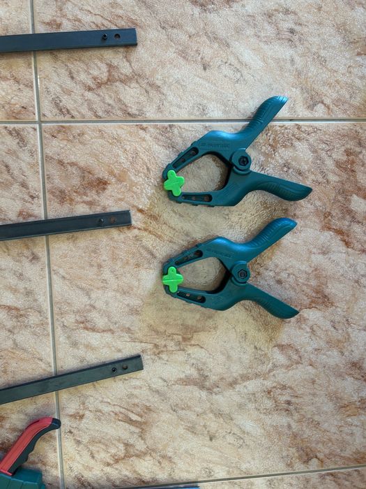 Grampos de carpinteiro e pé de cabra