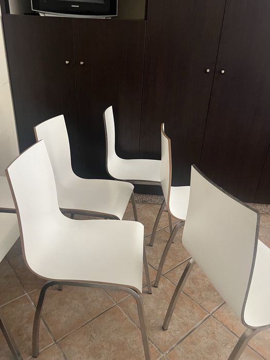 Conjunto de 6 cadeiras brancas + 1 de oferta