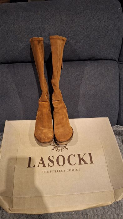 Buty zamszowe na obcasie