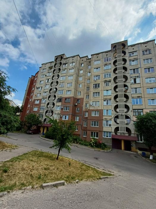 Продам 3 - кімнатну квартиру. Р-н. Північний. Вул. Р. Шухевича. 3 - поверх. Чудовий варіант!