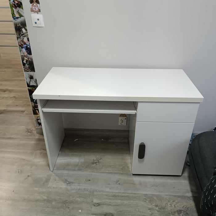 Biuro białe z połyskiem