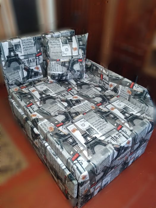 Диван-крісло. Дуже функціональний.