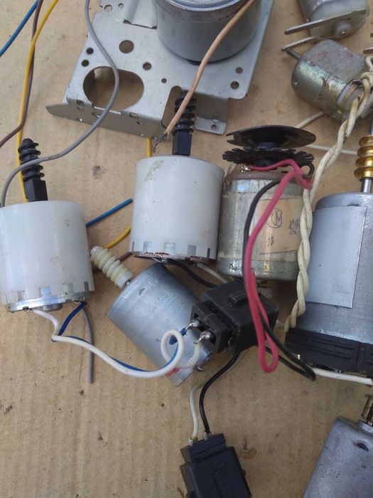 Мікроелектродвигуни DC з магнітофонів принтерів сервоприводів і т.п.