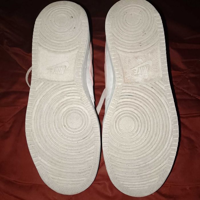Кросовки   NIKE   42 р  , бiлi