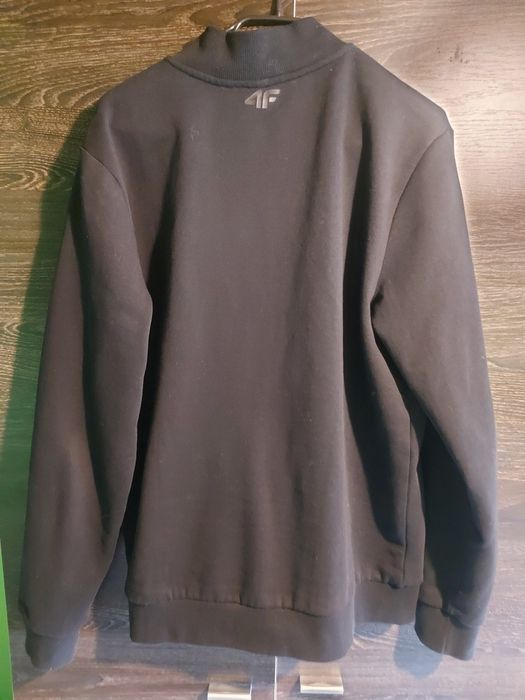 Bluza 4F czarna rozpinana b.dobry stan