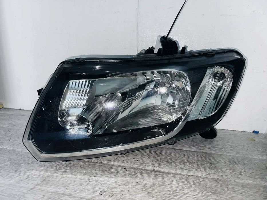 Farol Esquerdo Dacia Sandero - 12/17