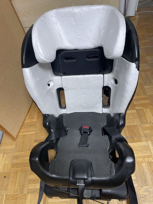 Fotelik AXKID Rekid RWF 9-25 tyłem do kierunku jazdy ISOFIX