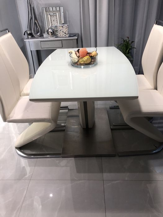 Oryginalny stol  glamur