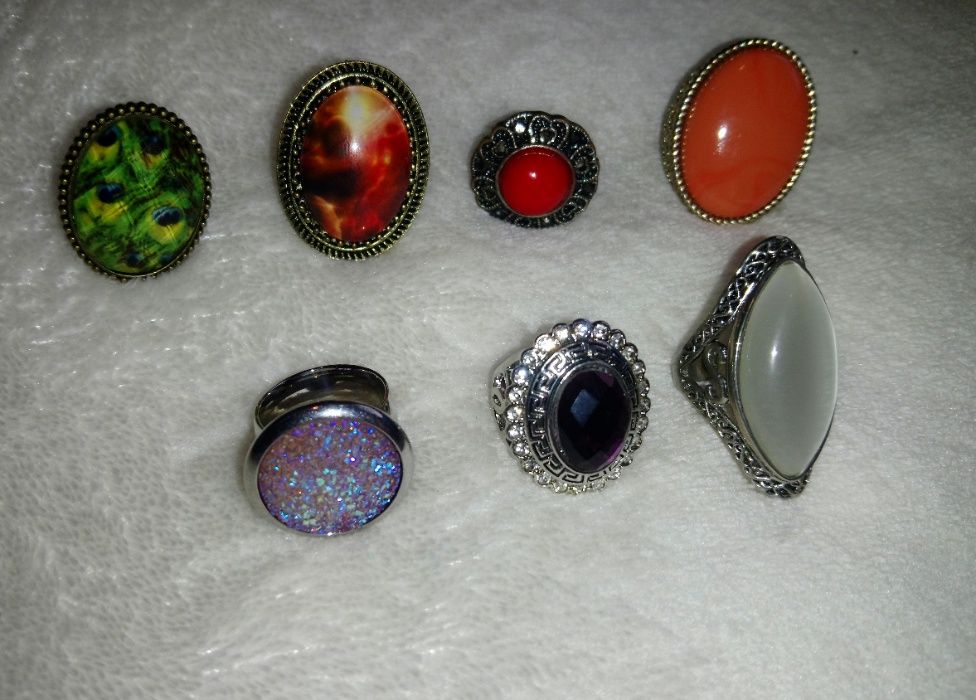 Anéis com pedras