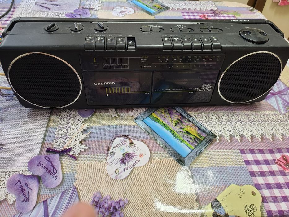 Магнітола  Grundig.