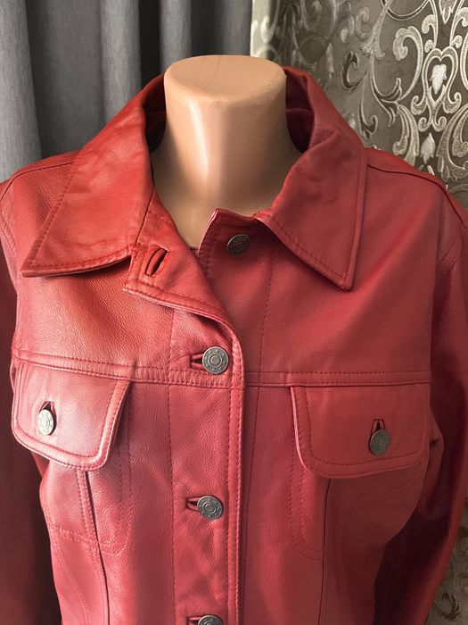 Стильна шкіряна куртка піджак