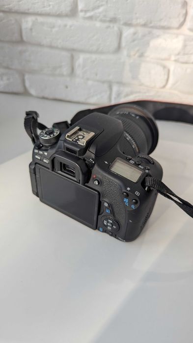 Фотоапарат Canon EOS 760D + Обʼєктив 17-50мм + сумка