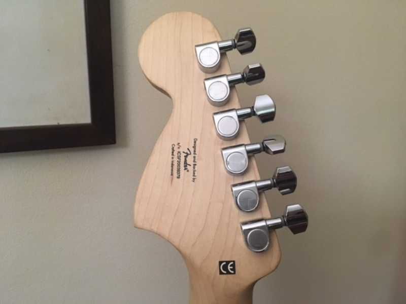 Guitarra Fender Squier Tobacco Sunburst HSS em estado novo