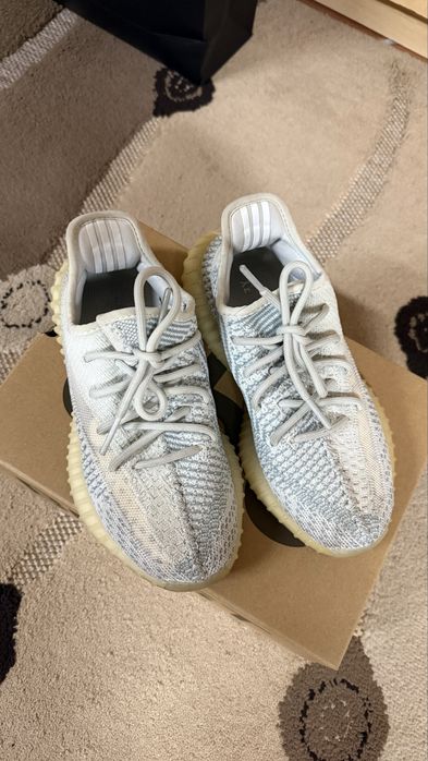 YEEZY boost 350 v2 cloud white